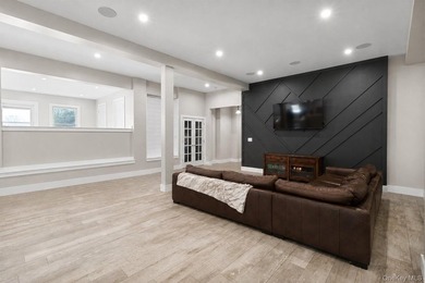 Stunning Fully Renovated Colonial Located In The Highly - photo 6