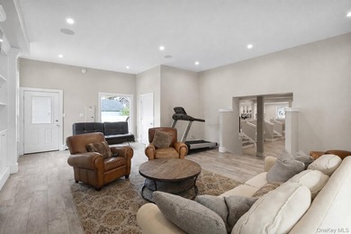 Stunning Fully Renovated Colonial Located In The Highly - photo 8