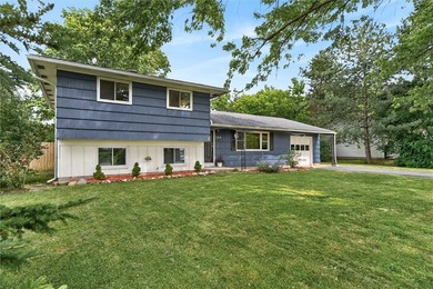 Welcome home to this spacious and well-maintained 3-bedroom, 1 - photo 1