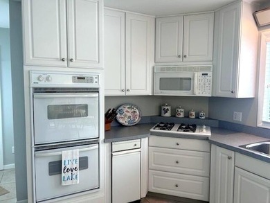 Owned since 2003, the sellers have carefully maintained this - photo 29
