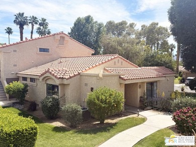 Welcome to relaxed desert living in this beautifully updated - photo 1