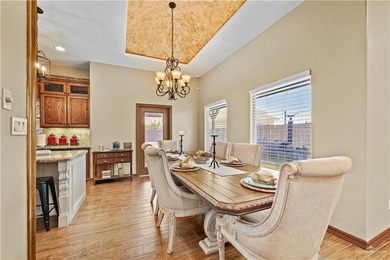 Parade of Homes Winner (2016) in Los Lagos! This beautiful 3 bed - photo 9