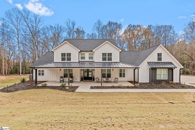 Experience luxurious modern farmhouse living on 5 wooded acres - photo 3
