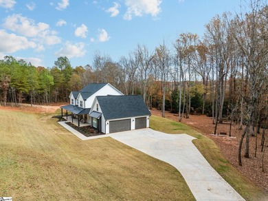 Experience luxurious modern farmhouse living on 5 wooded acres - photo 4