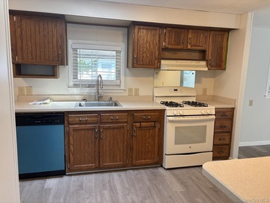 Come & Enjoy East End Living at its Finest! 55+ Manufactured - photo 10