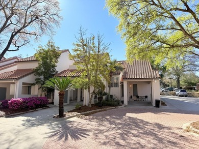 Beautifully remodeled 3BR/2BA corner-unit beach home in the - photo 2