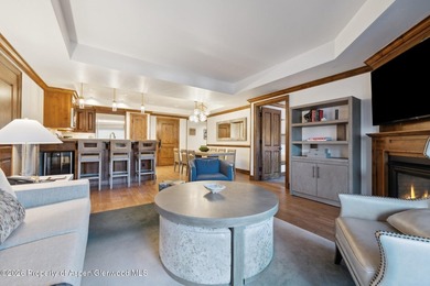2024 renovations completed (including new decor, furniture - photo 7