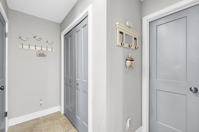 Beautifully remodeled 3BR/2BA corner-unit beach home in the - photo 9