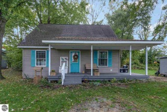 Pine River - Gratiot County Home For Sale in Alma Michigan