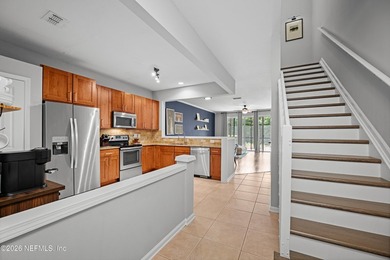 **CENTRAL LOCATION**NO CDD**GATED COMMUNITY** This stylish and - photo 14
