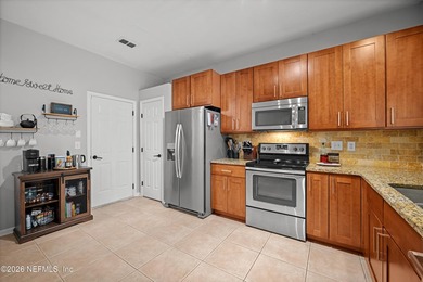 **CENTRAL LOCATION**NO CDD**GATED COMMUNITY** This stylish and - photo 17