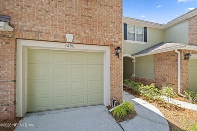 **CENTRAL LOCATION**NO CDD**GATED COMMUNITY** This stylish and - photo 41
