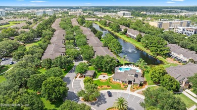 **CENTRAL LOCATION**NO CDD**GATED COMMUNITY** This stylish and - photo 44