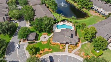 **CENTRAL LOCATION**NO CDD**GATED COMMUNITY** This stylish and - photo 46
