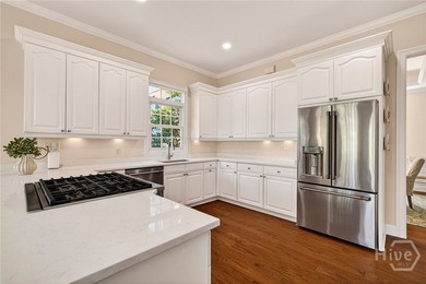 Elegant and exceptionally private patio home in Oakridge - photo 15