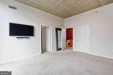 Welcome to luxury high-rise living at The Horizon, ideally