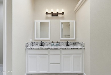Beautifully designed 3 bedroom, 2 bathroom home featuring a - photo 21