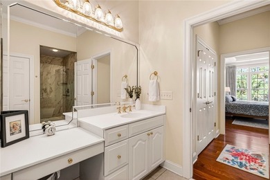 Elegant and exceptionally private patio home in Oakridge - photo 27