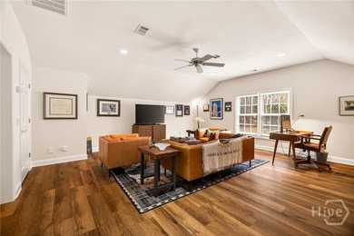 Elegant and exceptionally private patio home in Oakridge - photo 39