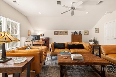 Elegant and exceptionally private patio home in Oakridge - photo 40