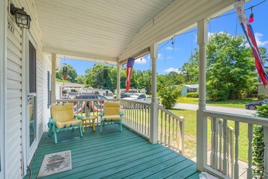 Beautifully maintained, 527 Grapevine Street, a charming - photo 2