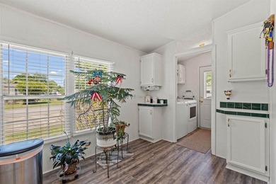 Beautifully maintained, 527 Grapevine Street, a charming - photo 3