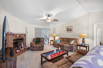 Beautifully maintained, 527 Grapevine Street, a charming - photo 4
