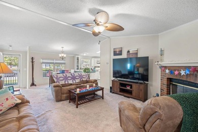 Beautifully maintained, 527 Grapevine Street, a charming - photo 5