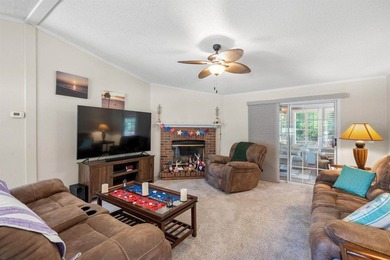 Beautifully maintained, 527 Grapevine Street, a charming - photo 6