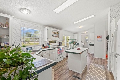 Beautifully maintained, 527 Grapevine Street, a charming - photo 9