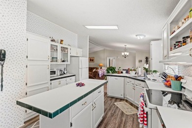Beautifully maintained, 527 Grapevine Street, a charming - photo 10
