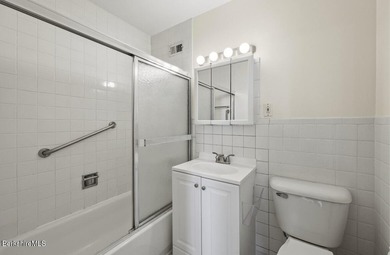 Beautifully maintained 2 bedroom, 2 bath condo, both bedrooms/ - photo 11