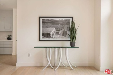 Welcome to 425 Palm in Prime Beverly Hills. Residence 101 offers - photo 11