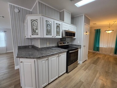 Charming 2-Bedroom Home in Brentwood Estates - Hudson, FL - photo 11
