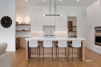 Experience luxury desert living in this beautifully appointed - photo 13