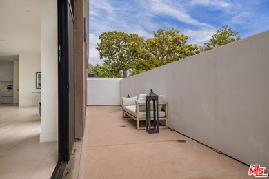 Welcome to 425 Palm in Prime Beverly Hills. Residence 101 offers - photo 15