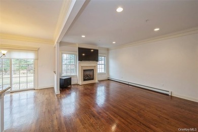 Desirable END UNIT beautifully maintained ,located in a - photo 15