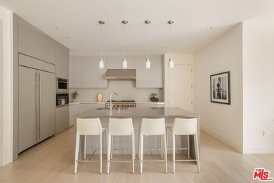 Welcome to 425 Palm in Prime Beverly Hills. Residence 101 offers - photo 18
