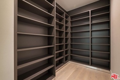 Welcome to 425 Palm in Prime Beverly Hills. Residence 101 offers - photo 21