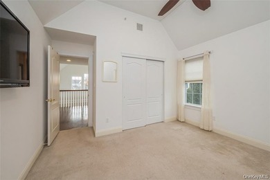 Desirable END UNIT beautifully maintained ,located in a - photo 21