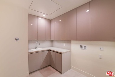 Welcome to 425 Palm in Prime Beverly Hills. Residence 101 offers - photo 22