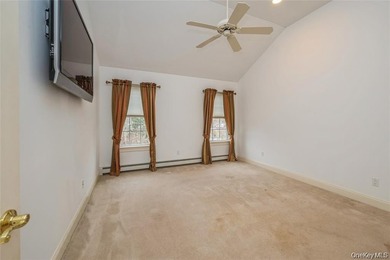 Desirable END UNIT beautifully maintained ,located in a - photo 23