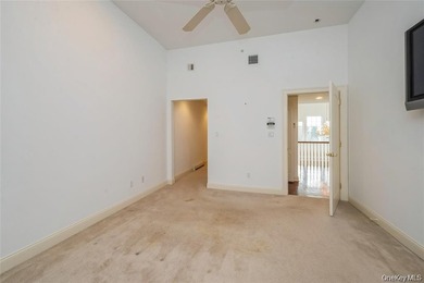 Desirable END UNIT beautifully maintained ,located in a - photo 24