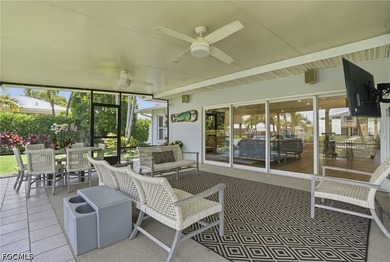 Beautifully remodeled 4-bedroom, 2-bath waterfront residence - photo 25