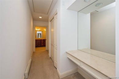 Desirable END UNIT beautifully maintained ,located in a - photo 26