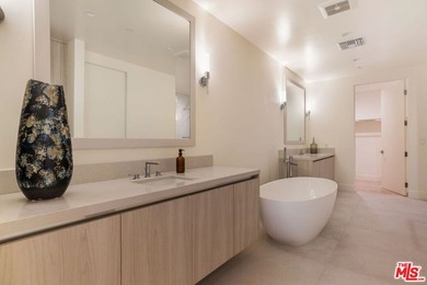 Welcome to 425 Palm in Prime Beverly Hills. Residence 101 offers - photo 27