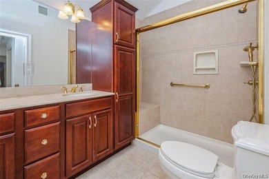 Desirable END UNIT beautifully maintained ,located in a - photo 27