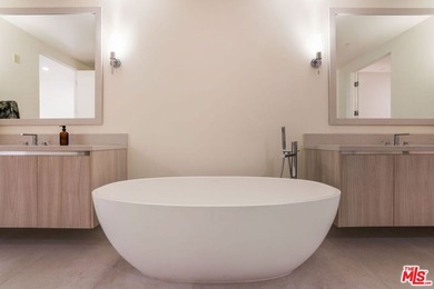 Welcome to 425 Palm in Prime Beverly Hills. Residence 101 offers - photo 28