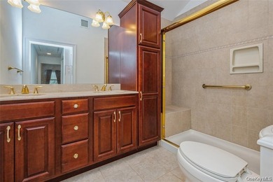 Desirable END UNIT beautifully maintained ,located in a - photo 28