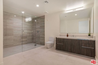 Welcome to 425 Palm in Prime Beverly Hills. Residence 101 offers - photo 34